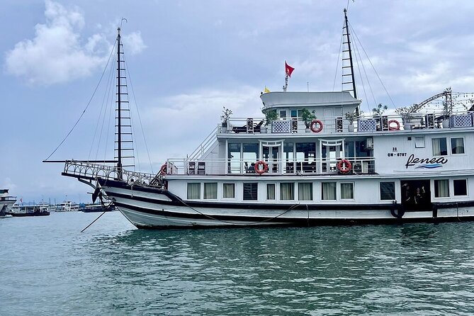 Renea Cruise – Boutique Overnight Cruise in Bai Tu Long Bay(2D1N)