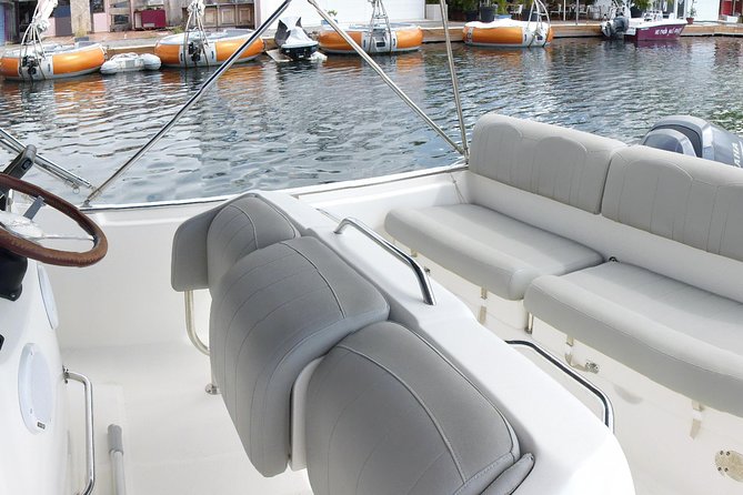 Rent White Shark 265