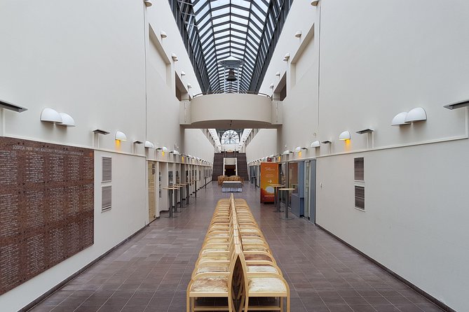 Rovaniemi Walking Tour and Guided Arktikum Experience - Tour Overview