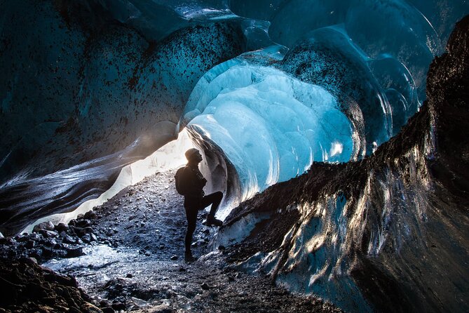 Skaftafell Ice Cave and Glacier Hike – Extra Small Group