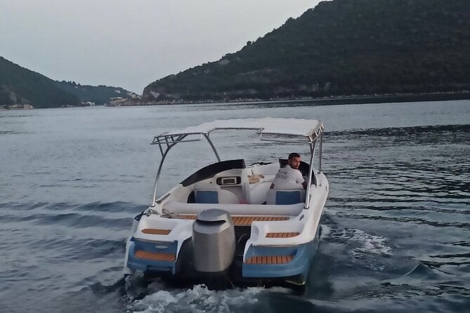 Speedboat Rent up to 8 People(Charged per Hour)