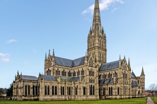 Stonehenge, Salisbury & Old Sarum Private Day Trip From Bath