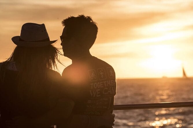 Sunset Dinner Cruise in Los Cabos - Dining Experience and Menu