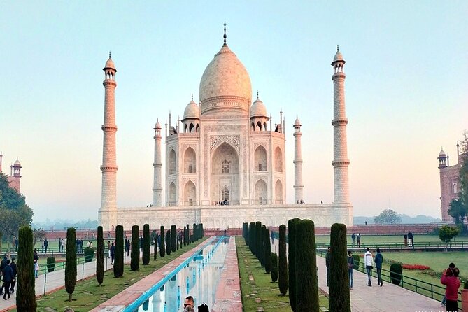Taj Mahal Day Trip From Delhi by Superfast Train – All Inclusive