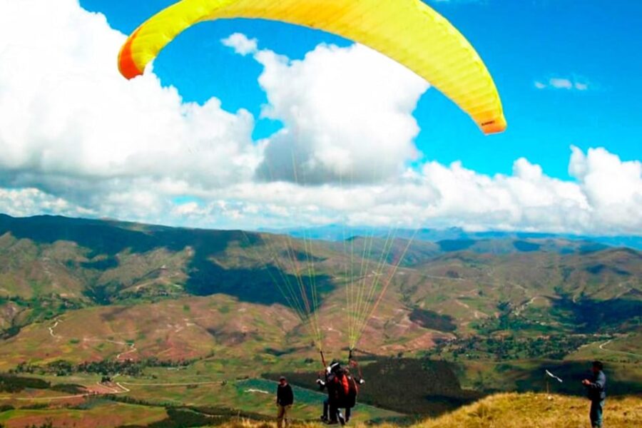 Tandem Paragliding in the Sacred Valley From Cusco.