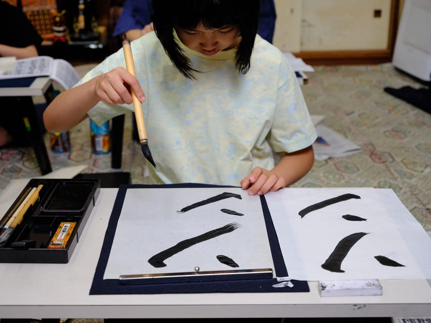 Tokyo: Calligraphy Experience With Kimono or Samue
