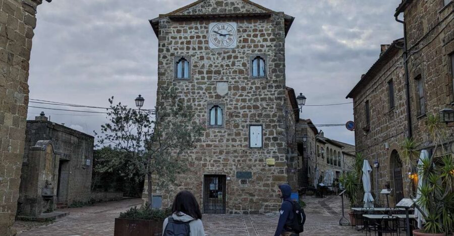 Tomb Hunting and Trekking Adventure in Sovana