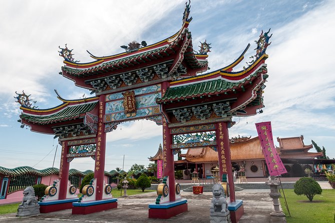 Tuaran Market, Temple, Bridge & Rungus Longhouse Fr Kota Kinabalu