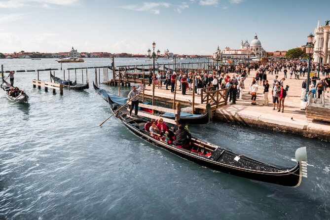 Venice: Romantic Sunset Gondola Ride
