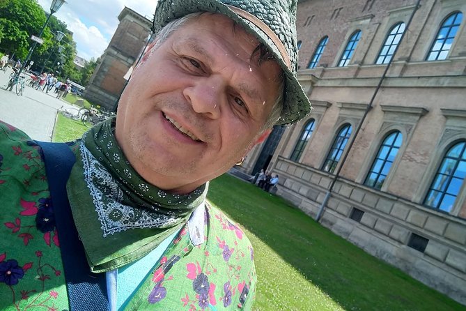 Visit the Bavarian National Museum With Paul