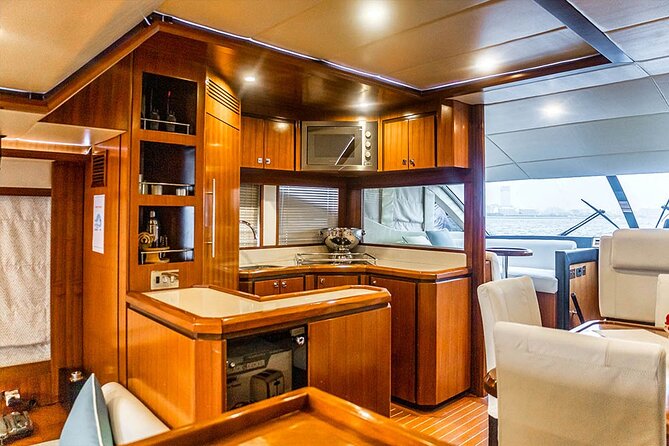 Yacht Rental in Dubai Majesty 63ft