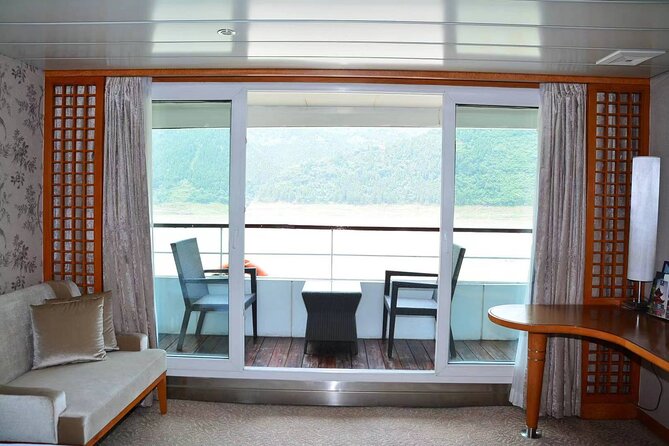 Yangzi Explorer Cruise Review: Yichang to Chongqing