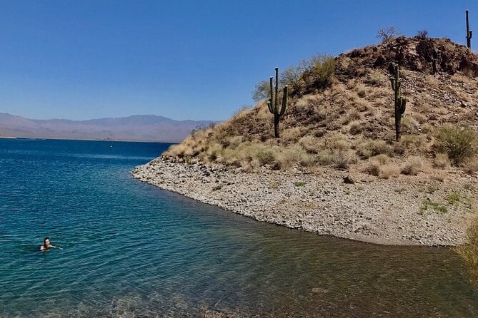 Awesome Standup Paddleboard Adventure in a Sonoran Desert Oasis - Navigating the Serene Lake Waters