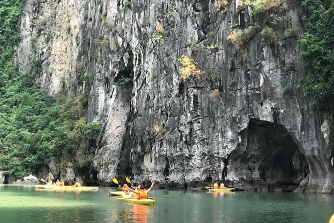Essential North Vietnam ( Hanoi - Ninh Binh - Halong) in 5 Days - 3 Stars Hotel - Marveling at Halong Bays Seascapes