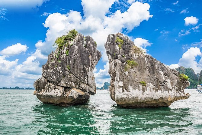 Halong Bay Day Trip 6-Hour Cruise Tour [Round-Trip Highway] With Lunch, Sea Kayak or Bamboo Boat (Row Boat)