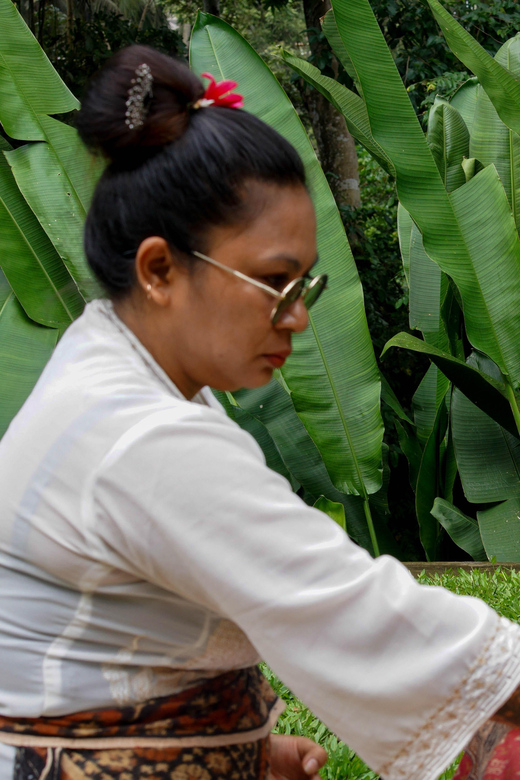 UBUD: PALM READING & BLESSING by BALINESE SPIRITUAL HEALER