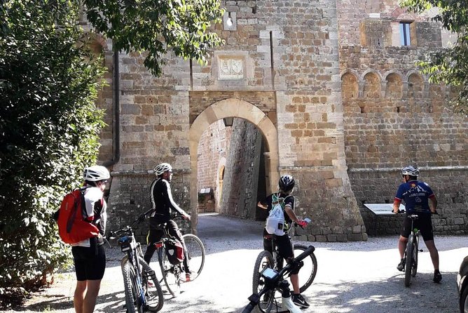 3-Hours Bike Tour and Tuscan Products Barlettaia Trail