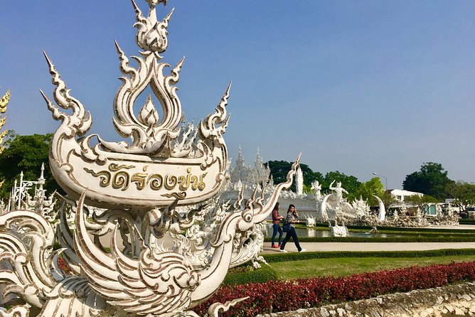 CHIANG MAI-CHIANG RAI: White+Blue Temple+Baan Dam+Golden Triangle