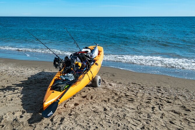 Playa Mantas Fishing and Kayak Experience - Group Size and Meeting Point