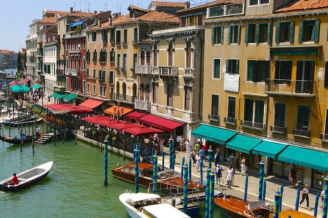 Private Gondola With Serenade for a Romantic Night in Venice - Unique Cultural Immersion