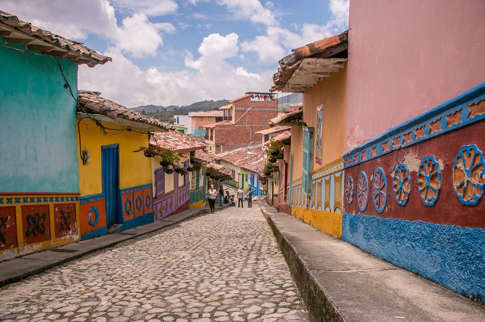Transportation From Medellín to Guatapé and El Peñol Only - Booking and Cancellation Policy