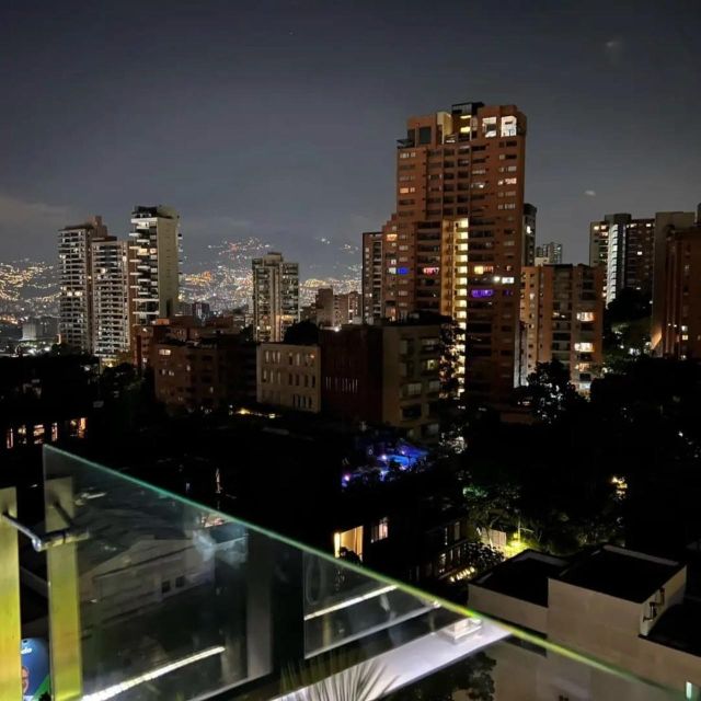 Medellín Nightlife Tour Bilingual Hosts - Recap