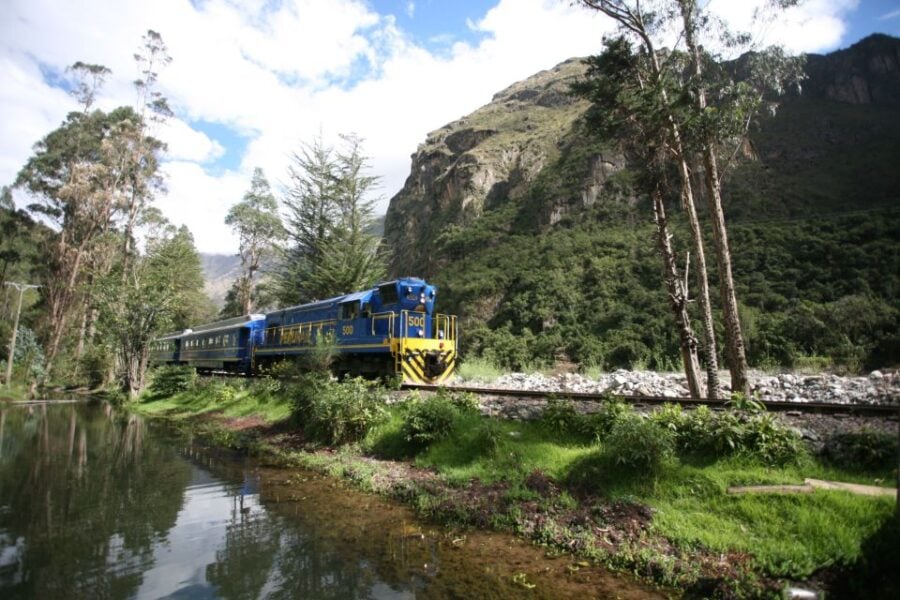 Ollantaytambo: Vistadome Round-trip Train to Aguas Calientes