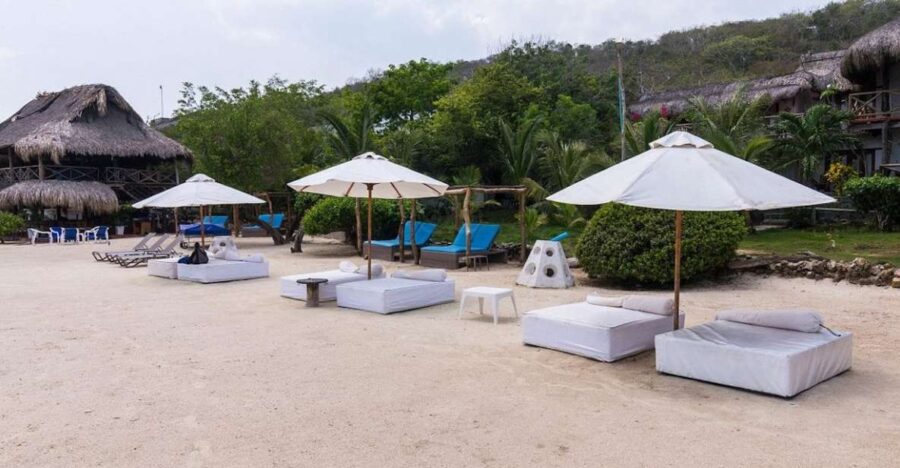 Cartagena: Full Access Day Pass to Aura Barú Beach Hotel