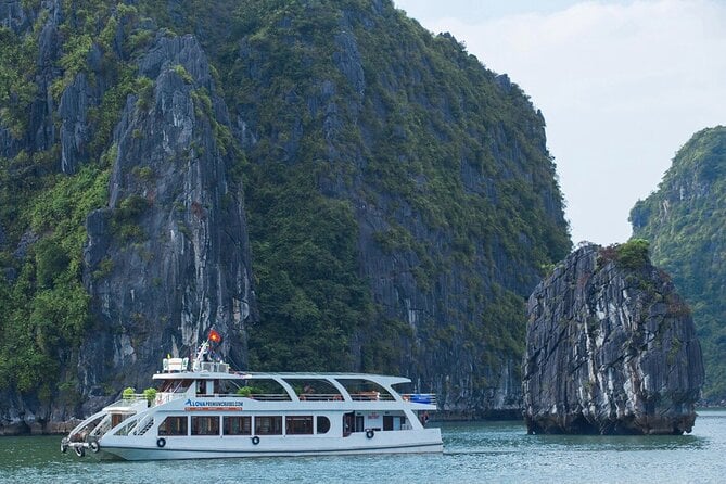DELUXE Halong Full-Day Tour With 06 Hours on Bay & Lunch Meal