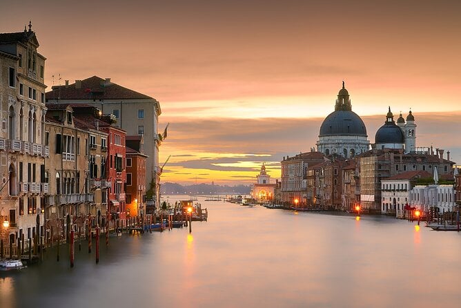 Private Gondola With Serenade for a Romantic Night in Venice - Key Points