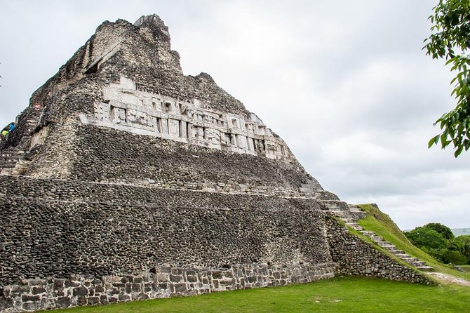 Private Tour: Xunantunich and Horseback Riding From Belize City
