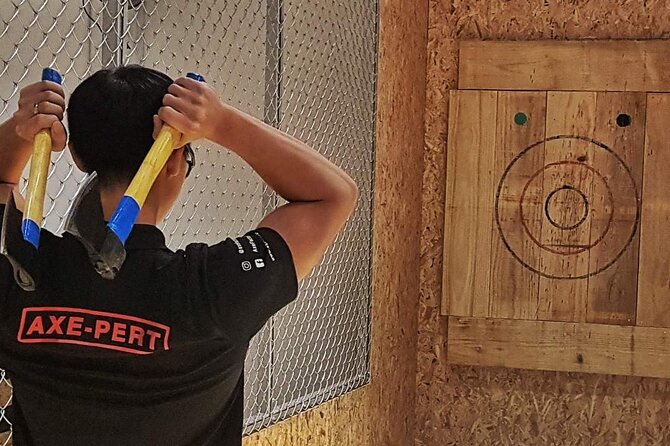 Singapore : Axe Throwing Experience