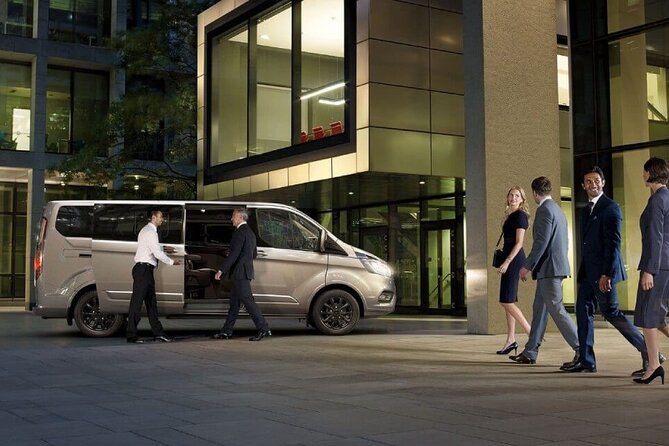 Transfer From Hotels to Airports in Istanbul by Private Minivan