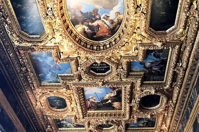 Venice Must-see: St. Marks Basilica, Doges Palace & Gondola