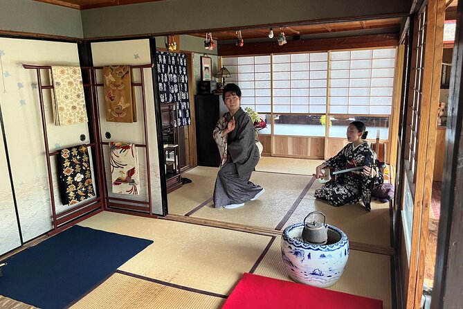 A Traditional Tatami Room Dance by Sumiyoshi Shachu Kagoshima