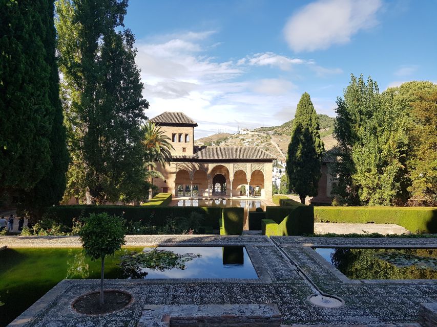Alhambra: Generalife Gardens & Alcazaba Fast-Track Tour