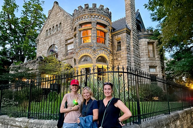 All-Inclusive Twilight Ghost Tour With a Boozy Twist
