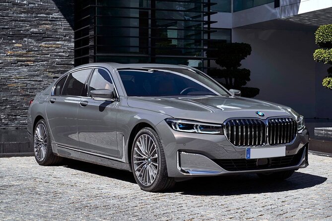 Arrival Transfer: Newark Airport EWR to New York by Luxury Car - Service Highlights