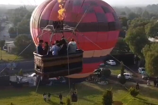 Balloon Lift In Teotihuacan