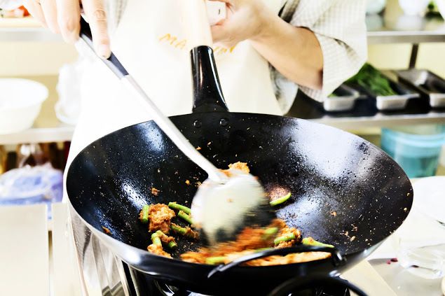 Bangkok: Maliwan Thai Cooking Class With Market Tour - Overview and Pricing