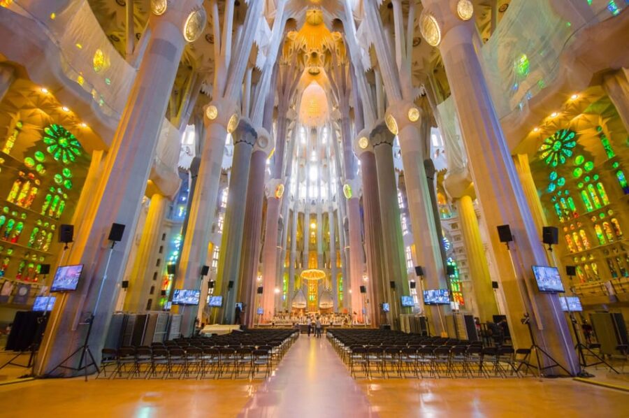 Barcelona: Sagrada Familia Guided Tour With Skip the Line - Tour Highlights and Experience