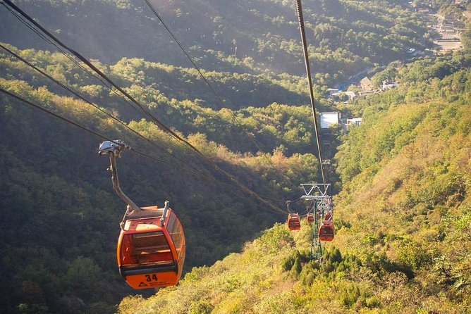 Beijing Private Great Wall Tour to Juyongguan and Badaling With Cable Car Ride