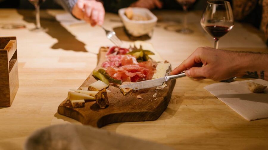 Bordeaux : Food and Wine Tour With Local Delicacies