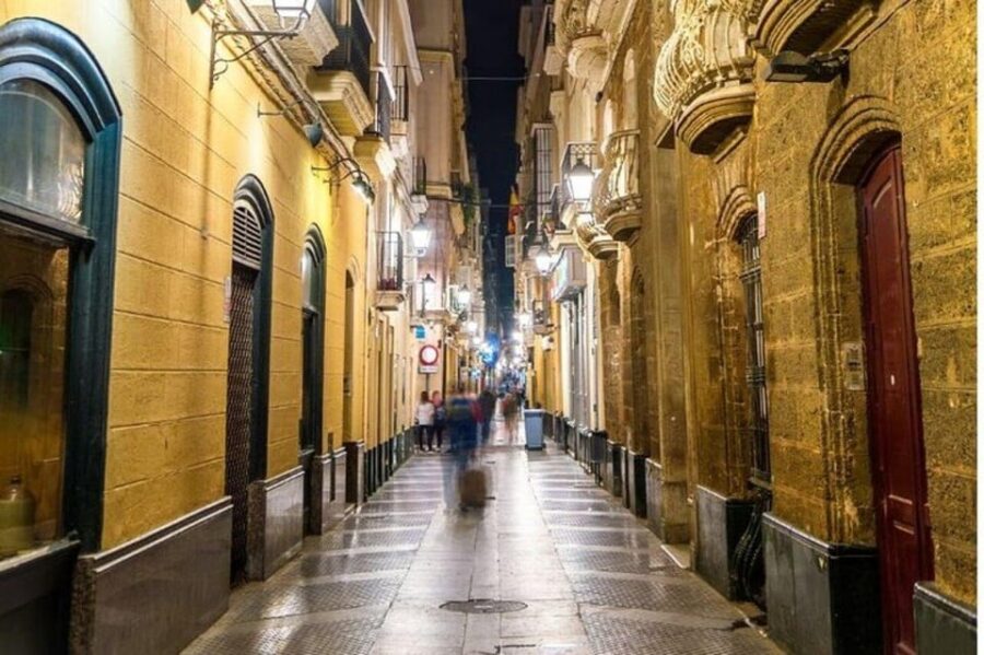 Cadiz: Must-See Highlights Walking Tour