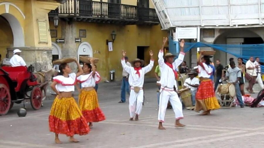 CARTAGENA: FULL CITY TOUR & LUNCH AT BOURDAIN FAVORITE SPOT