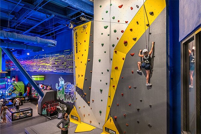 Climbing on Pico Del Toro, the Largest Wall in the Caribbean Toroverde Urban Park