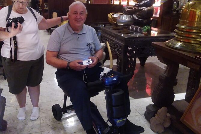 Cruise Passengers With Physical Challenges Explore Colombo by Car