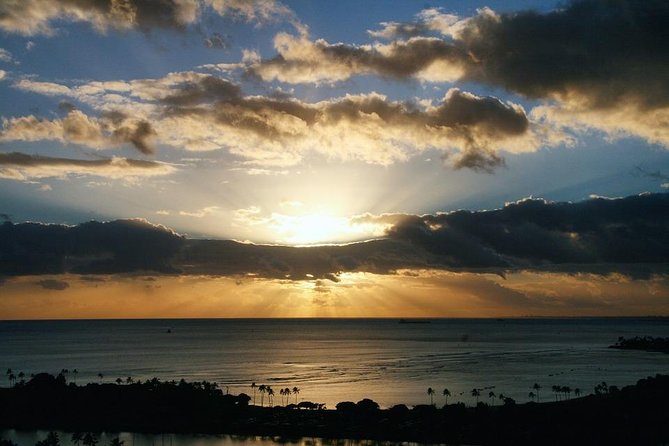 Departure From Beach Resorts to Honolulu Airport HNL – Luxury Car