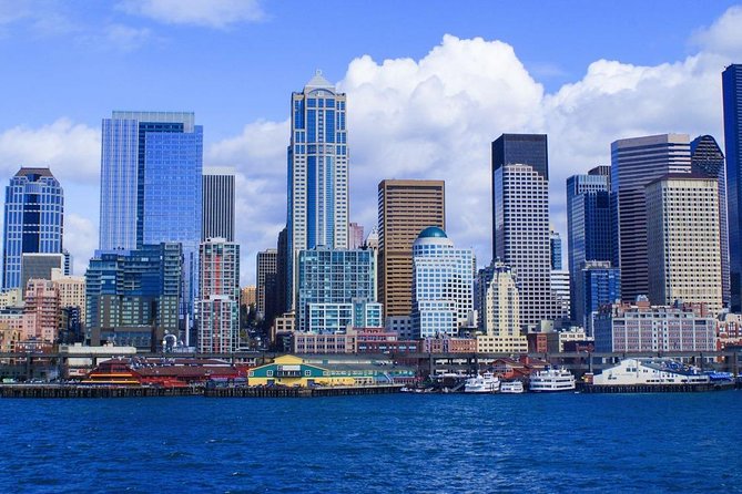 Departure Private Transfer: Seattle to Seattle Airport SEA in Business Car