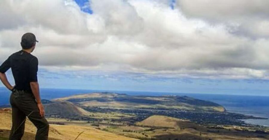 Easter Island: Terevaka Summit Hike Private Half-Day Trip